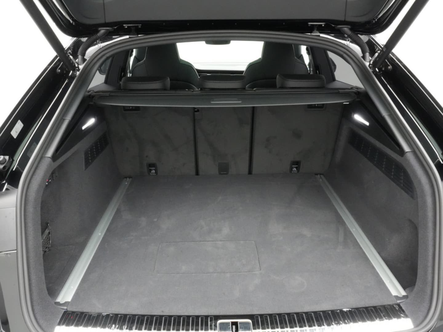 Bild über Audi Q8 SUV TFSI e S line business TFSI e quattro 360 kW tiptronic - für weitere Informationen kontaktieren Sie den Audi Partner