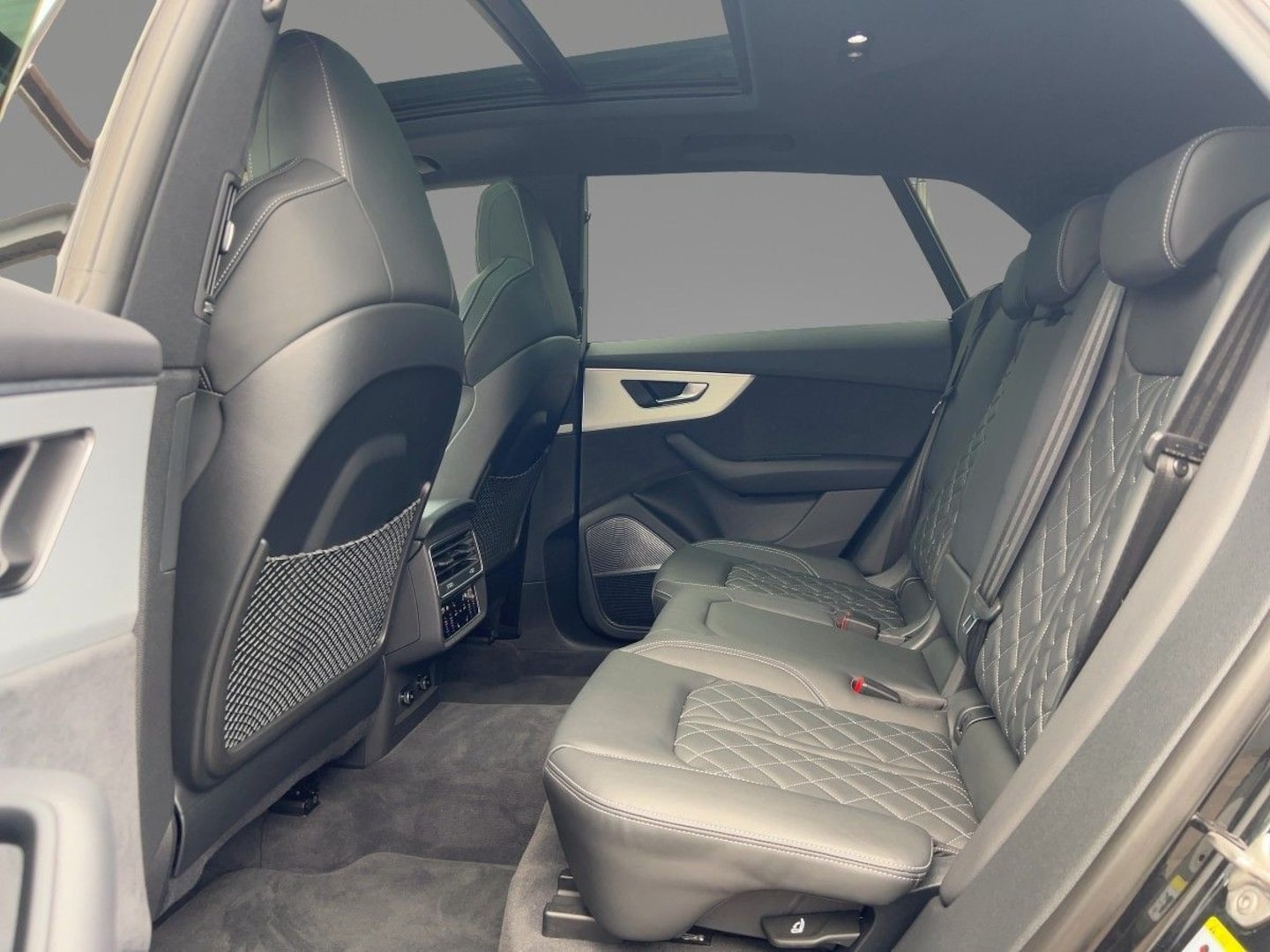 Bild über Audi SQ8 TFSI quattro tiptronic - für weitere Informationen kontaktieren Sie den Audi Partner