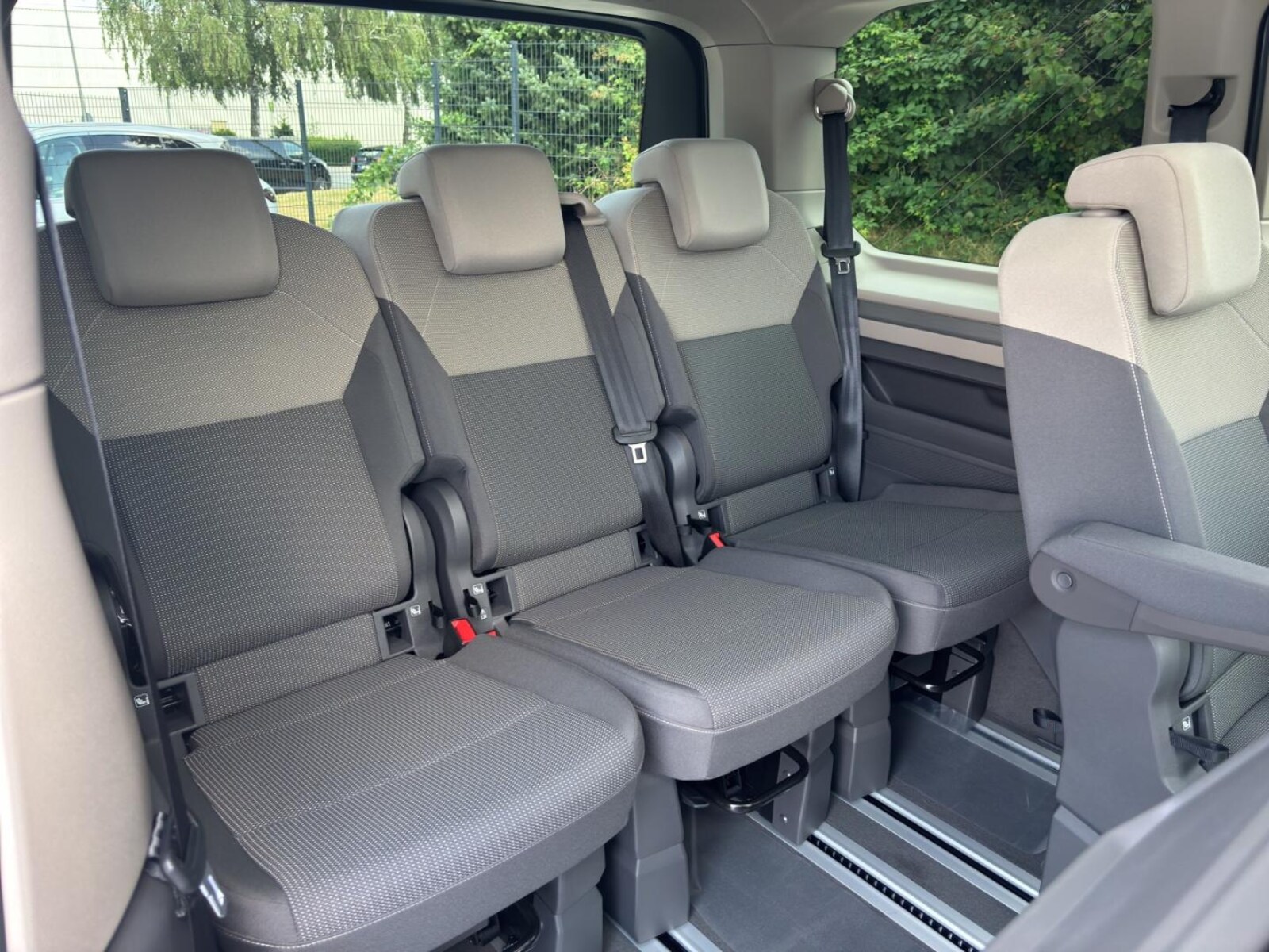 Volkswagen Multivan – Bild 17