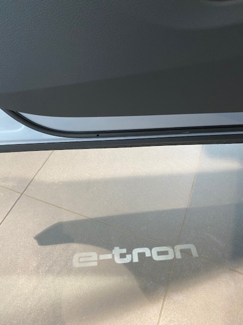 Bild über Audi e-tron Black Edition advanced 55 quattro 300,00 kW - for more details contact your dealer