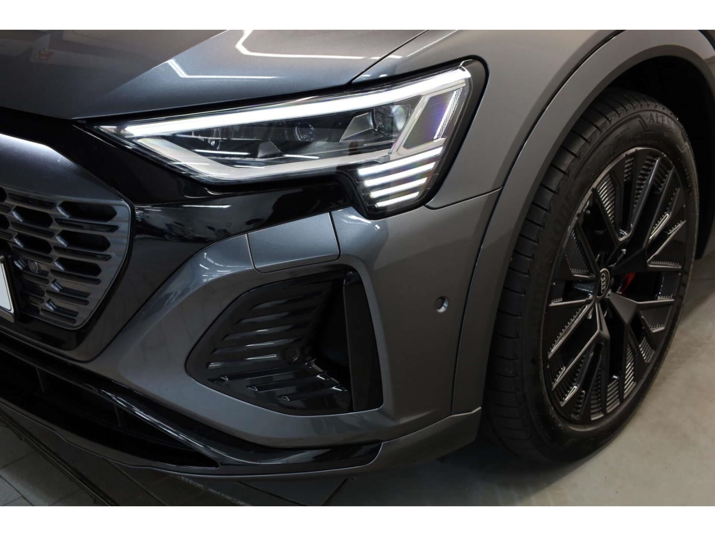 Bild über Audi Q8 Sportback e-tron S line 55 e-tron quattro - für weitere Informationen kontaktieren Sie den Audi Partner
