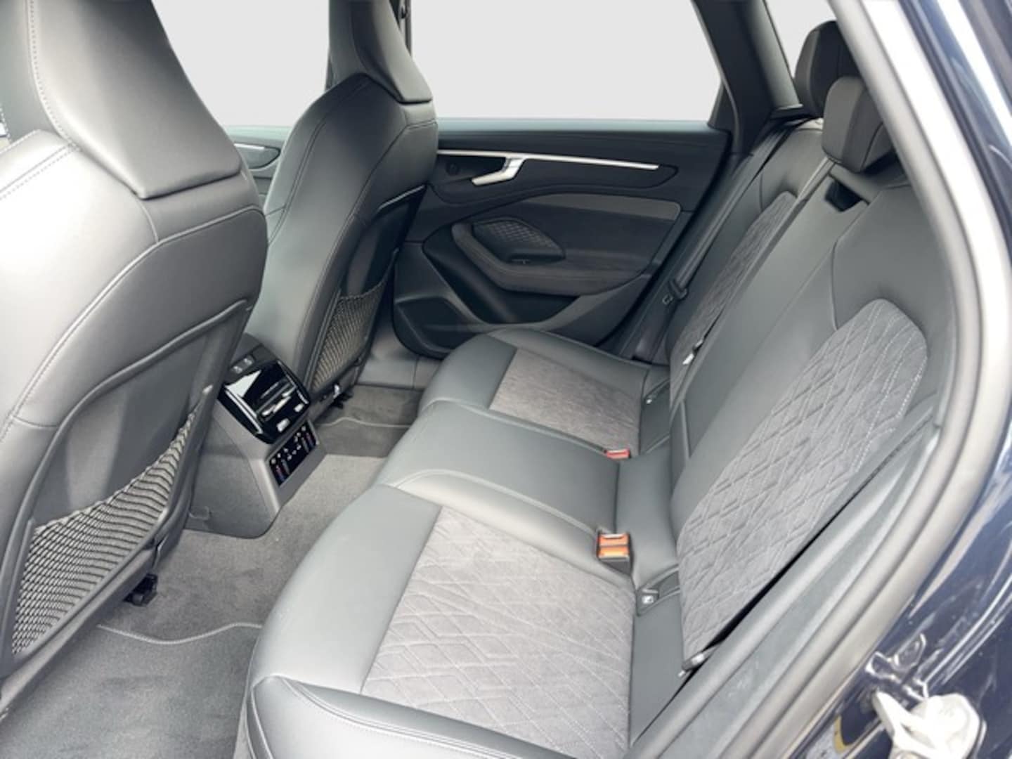 Bild über Audi A6 Avant edition one TDI quattro 150 kW S tronic - für weitere Informationen kontaktieren Sie den Audi Partner