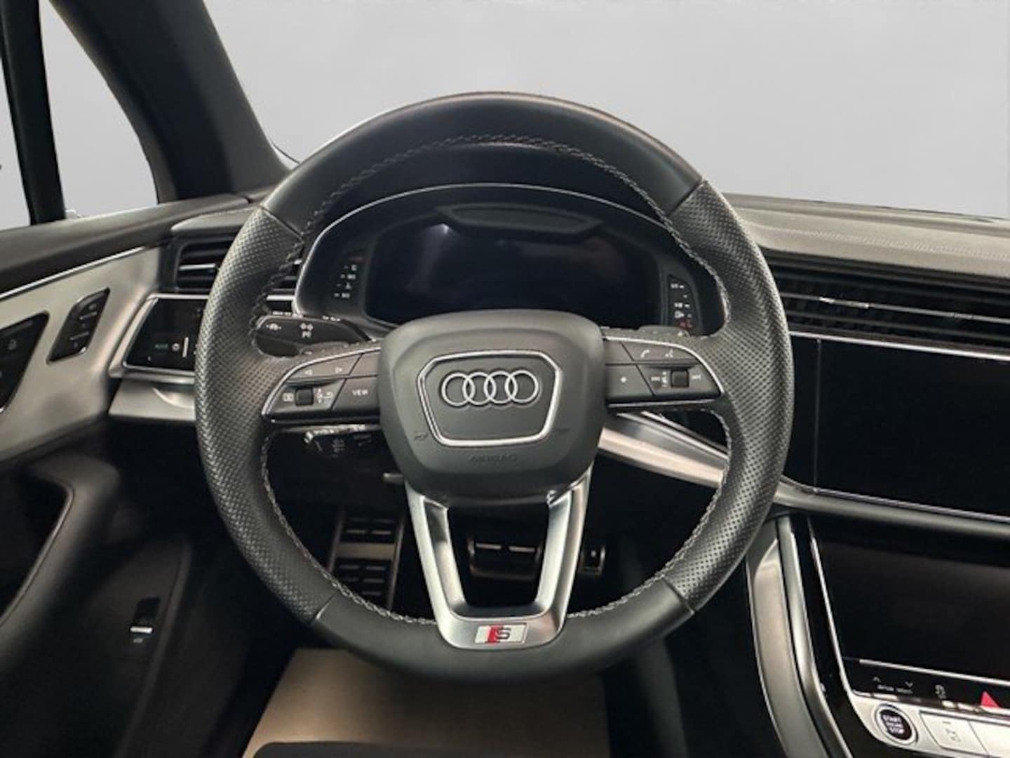 Bild über Audi Q7 competition plus 50 TDI quattro tiptronic - für weitere Informationen kontaktieren Sie den Audi Partner