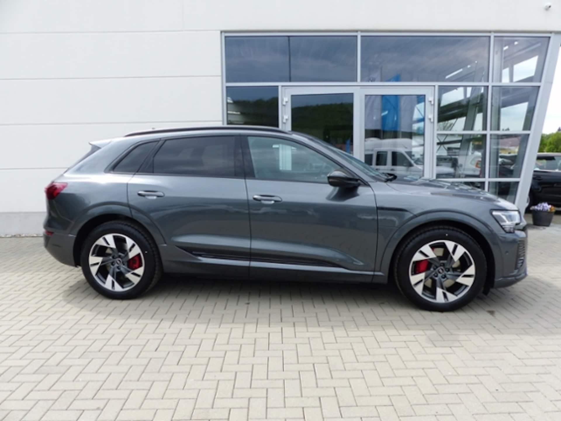 Audi Q8 e-tron S line