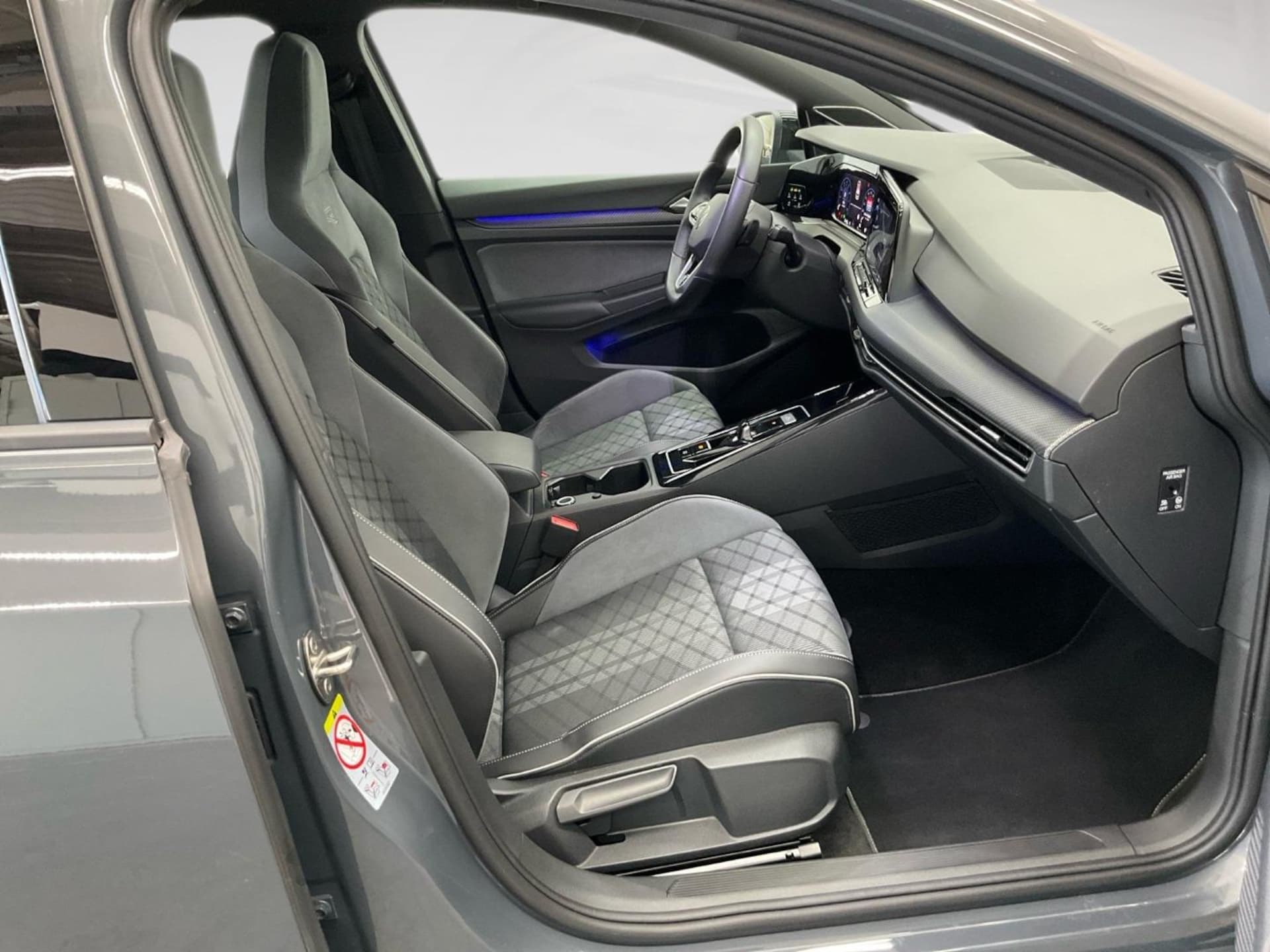 Volkswagen Golf R-Line