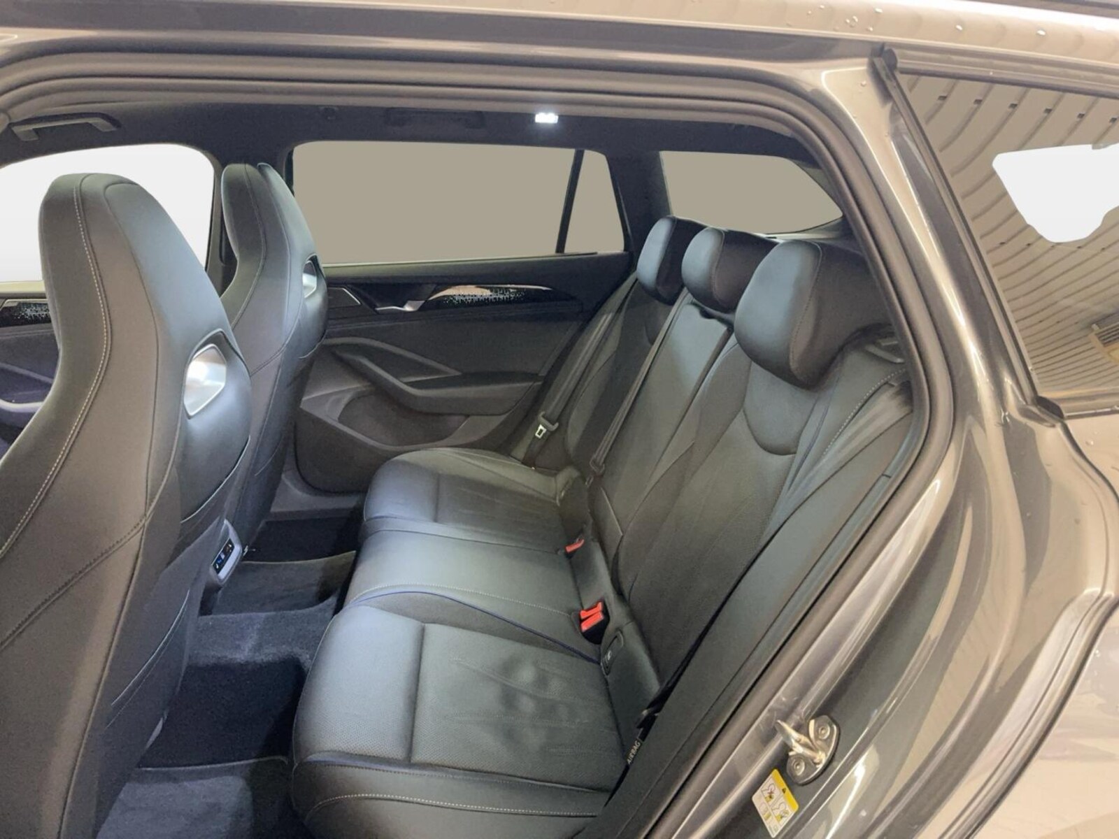 Volkswagen Passat – Bild 11