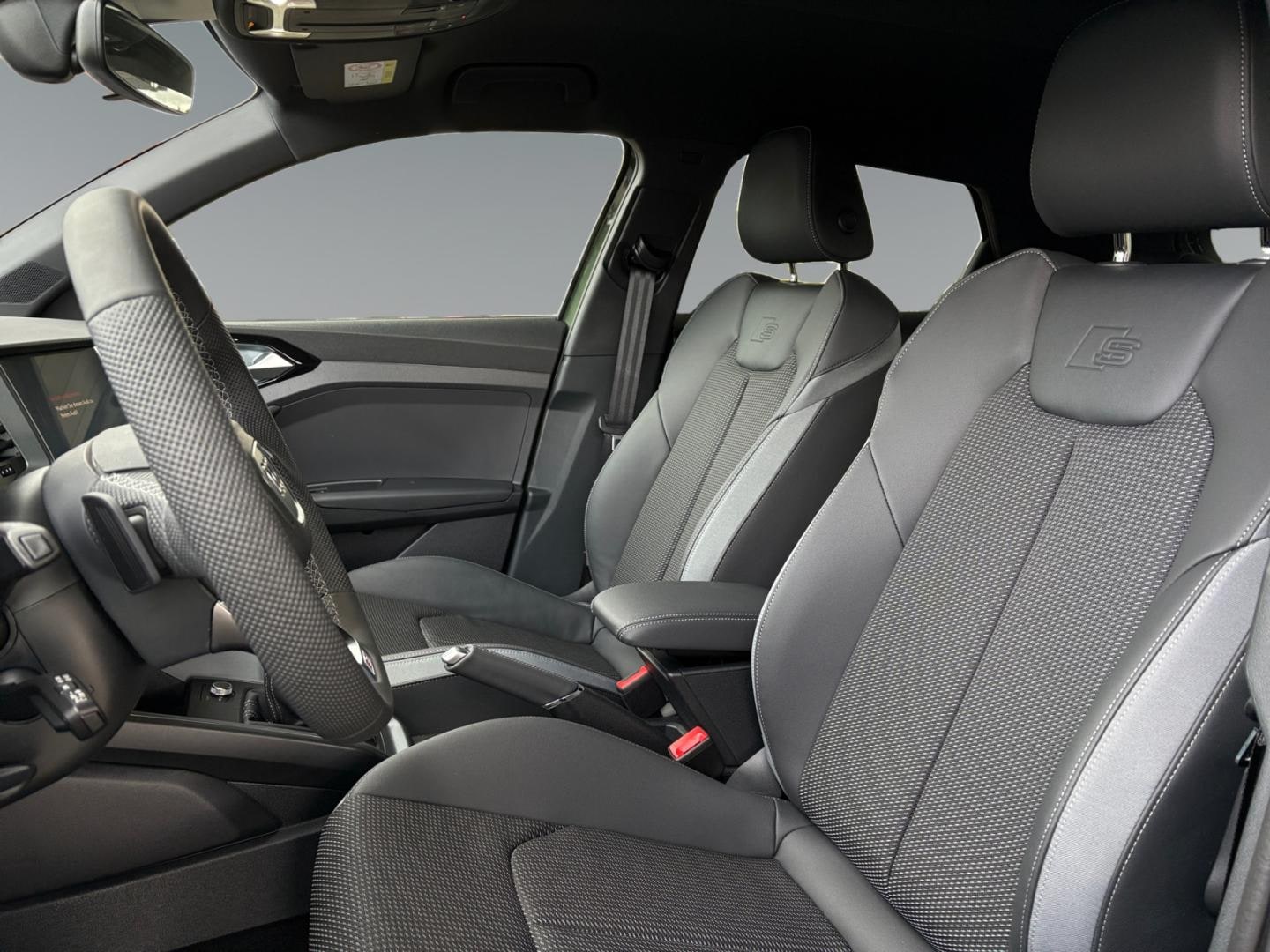 Bild über Audi A1 Sportback S line 40 TFSI S tronic - für weitere Informationen kontaktieren Sie den Audi Partner