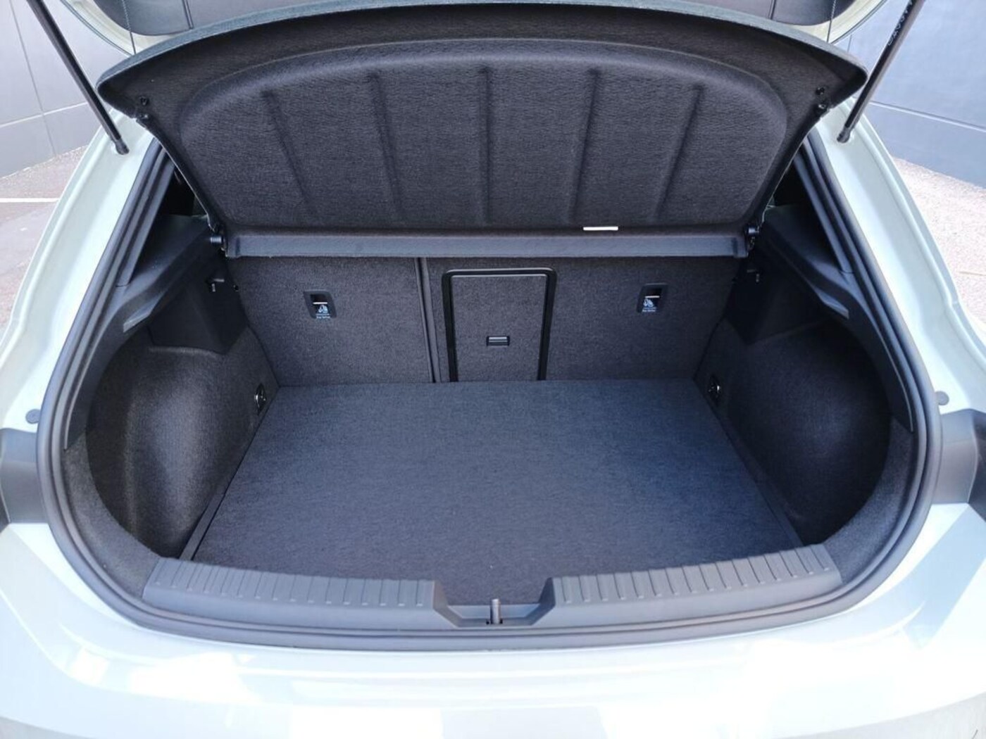 CUPRA Leon León 1.5 TSI e-Hybrid DSG 150 kW (204 CV) — photo 7