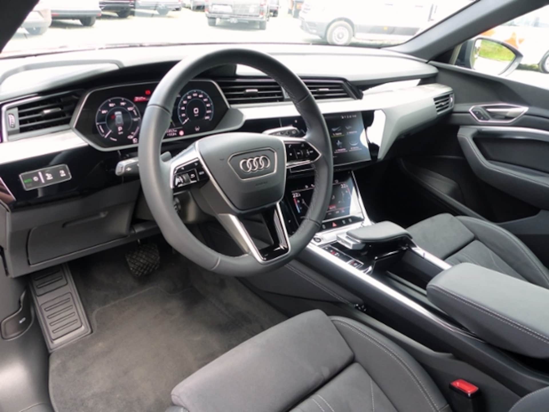 Audi Q8 e-tron S line