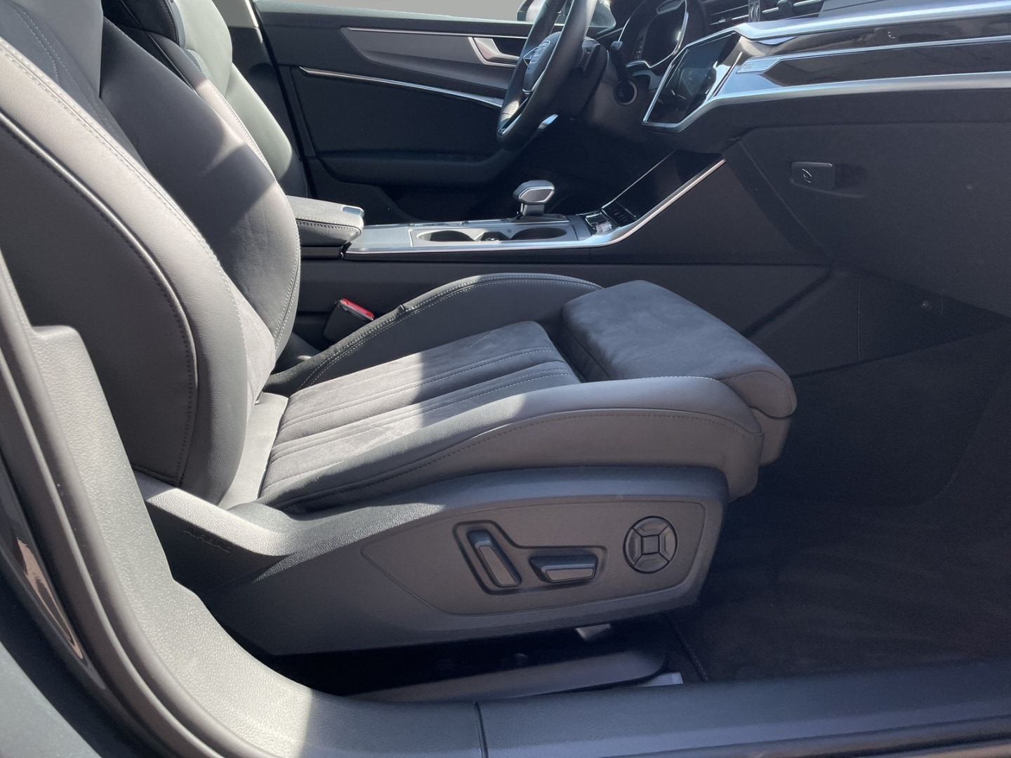 Bild über Audi A6 Avant advanced 40 TDI S tronic - für weitere Informationen kontaktieren Sie den Audi Partner