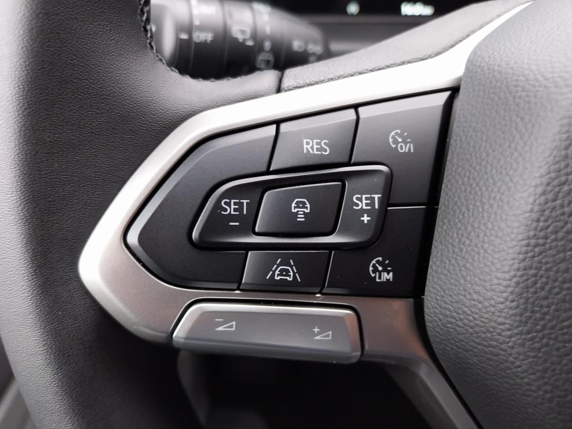 Volkswagen Caravelle długi roztaw osi Life