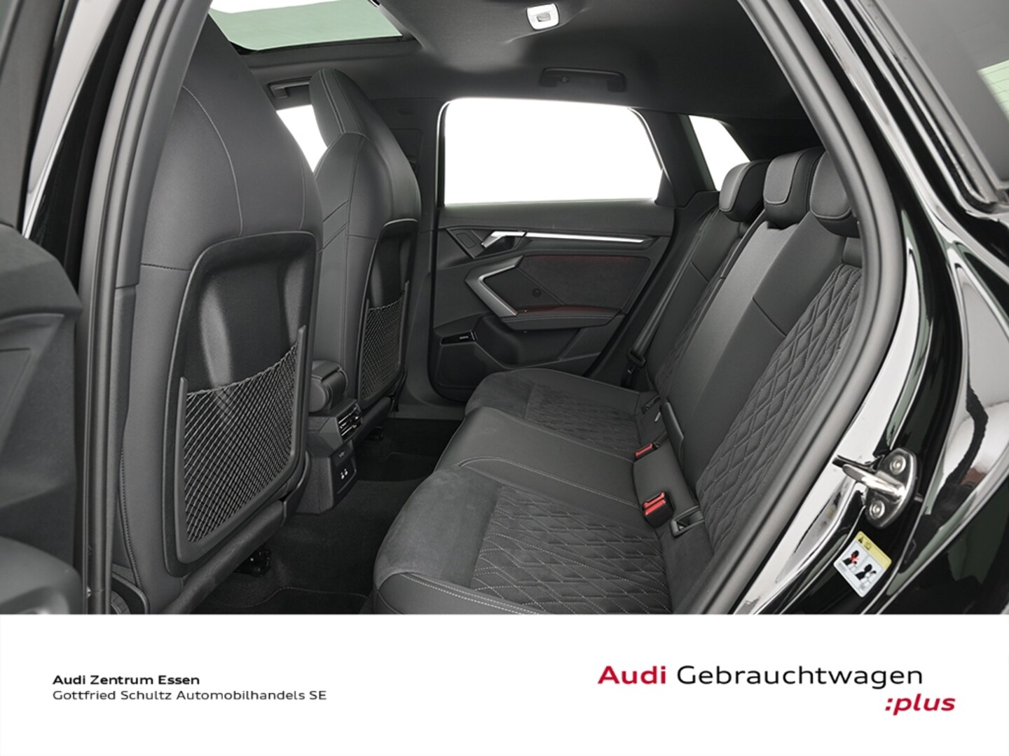 Bild über Audi S3 Sportback TFSI quattro S tronic - für weitere Informationen kontaktieren Sie den Audi Partner