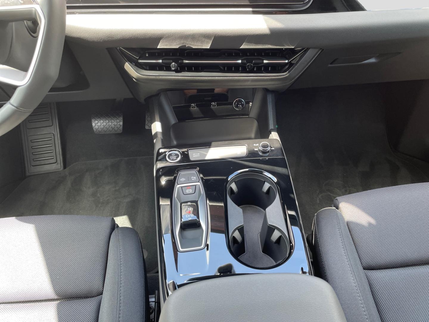 Bild über Audi A6 Avant e-tron e-tron - für weitere Informationen kontaktieren Sie den Audi Partner