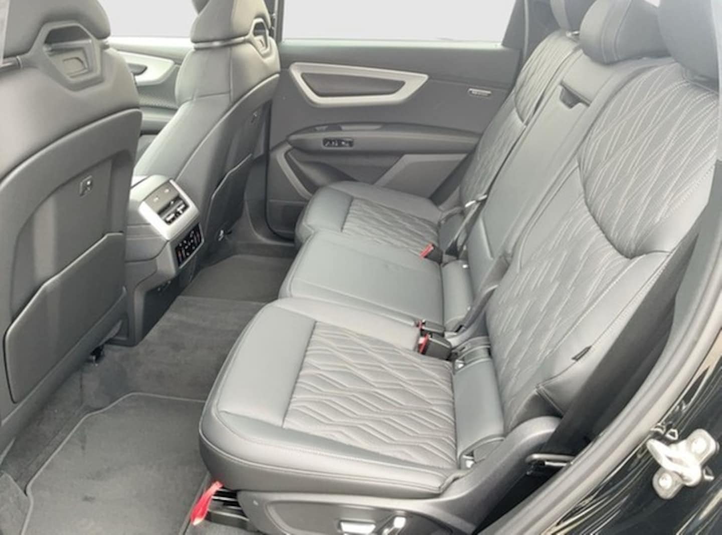 Bild über Audi Q7 SUV TDI quattro 220 kW tiptronic - für weitere Informationen kontaktieren Sie den Audi Partner