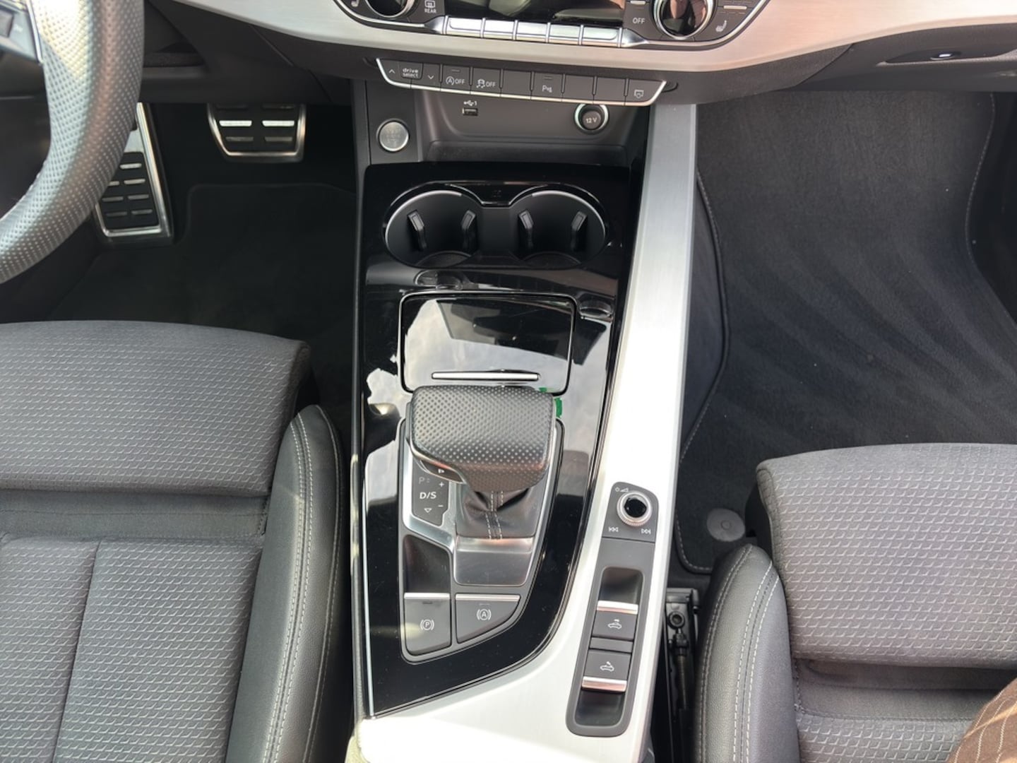 Bild über Audi A5 Cabriolet S line 40 TFSI quattro S tronic - für weitere Informationen kontaktieren Sie den Audi Partner