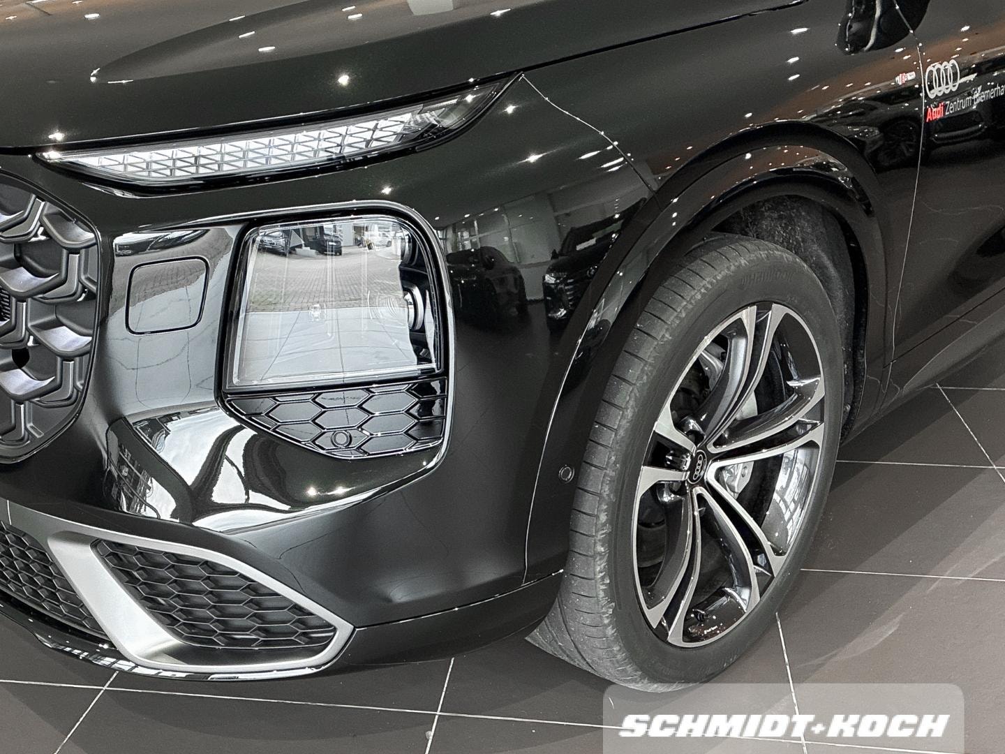 Bild über Audi Q7 SUV TDI quattro 220 kW tiptronic - für weitere Informationen kontaktieren Sie den Audi Partner