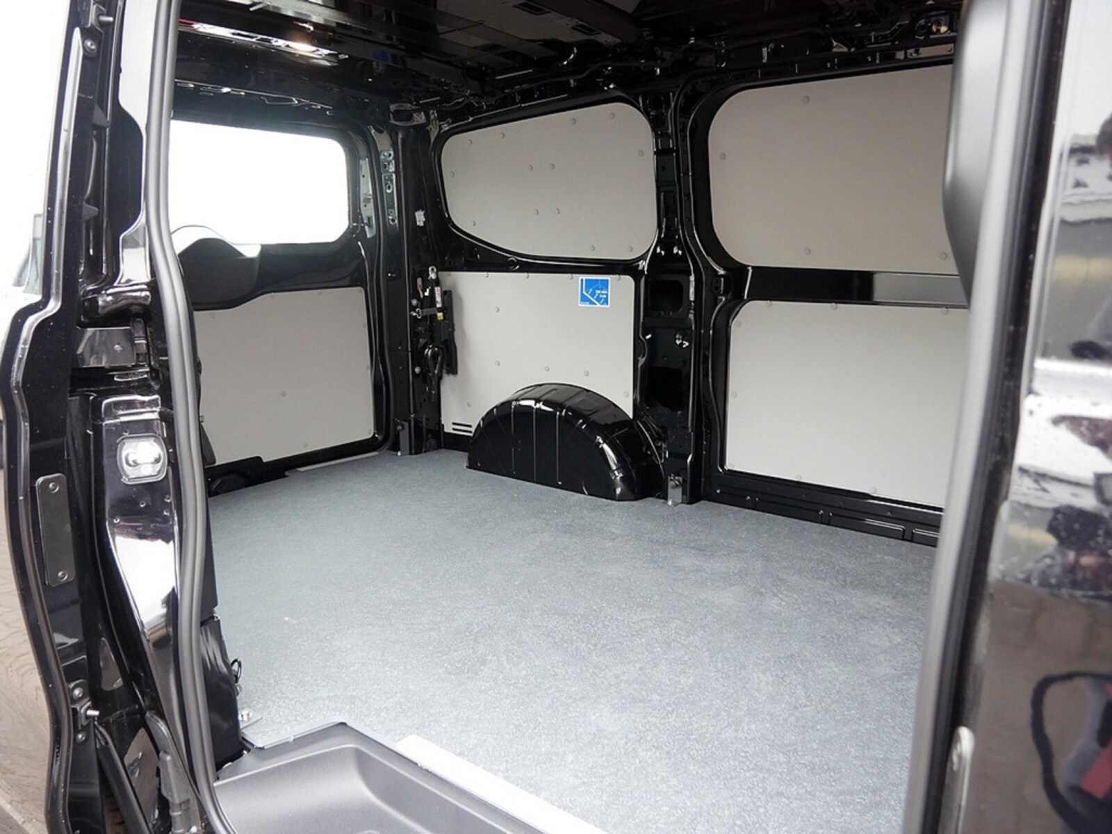 Volkswagen Transporter Kasten kurzer Radstand – Bild 12
