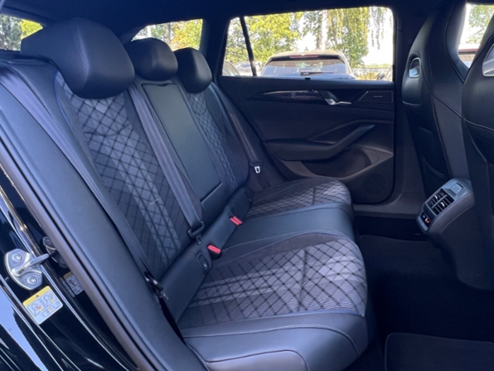 Volkswagen Passat – Bild 12