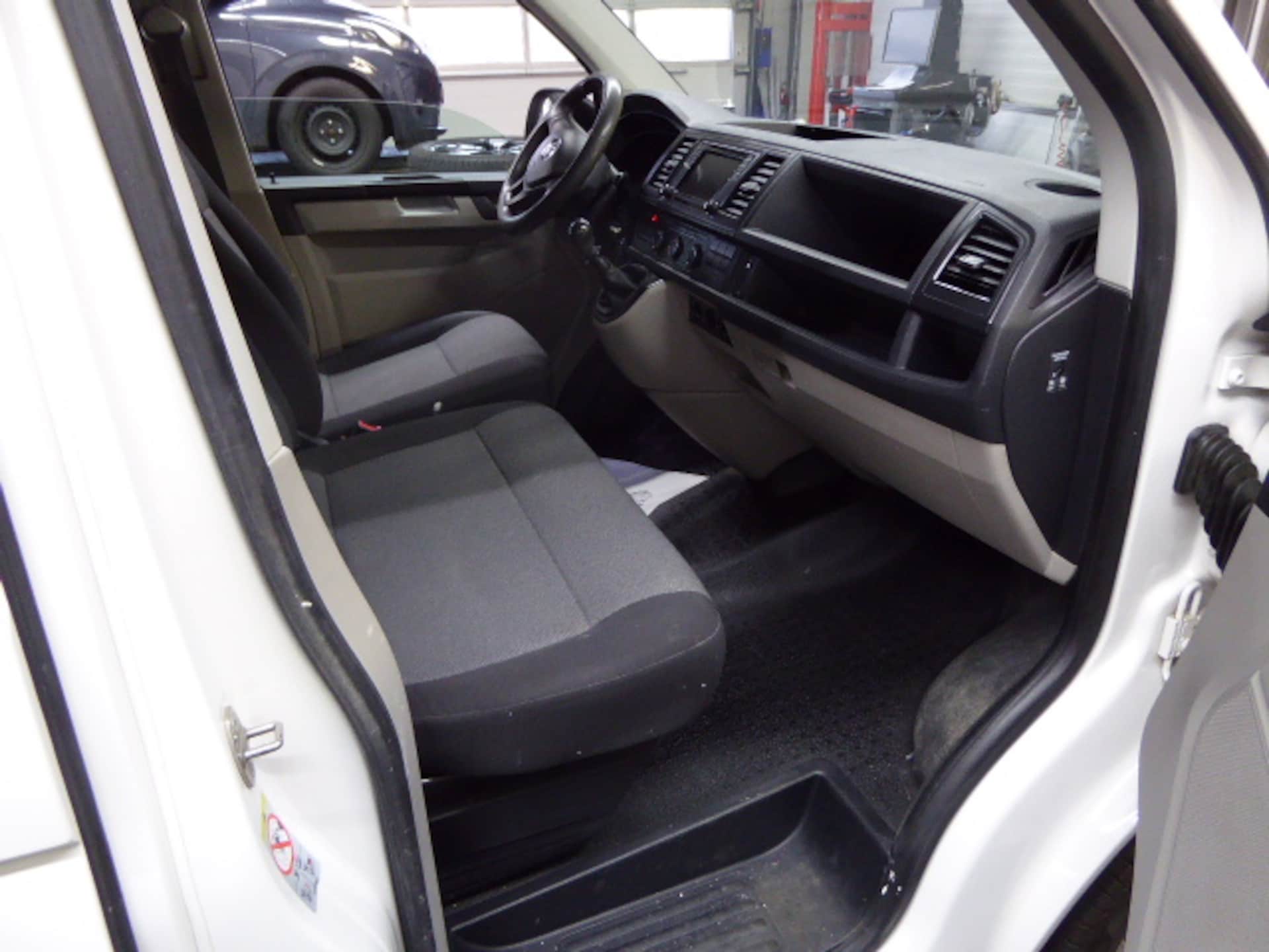 Volkswagen T6 Transporter Kombi langer Radstand