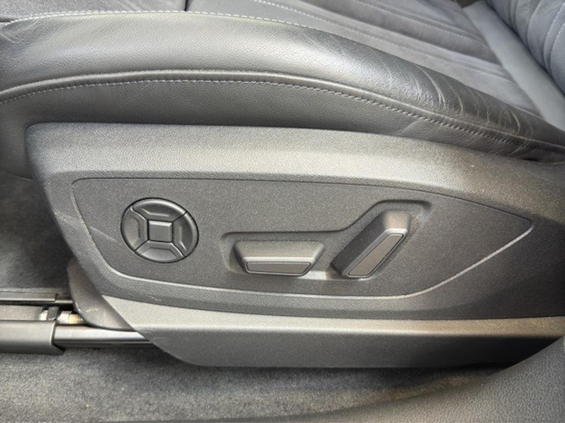 Audi Q8 e-tron S line