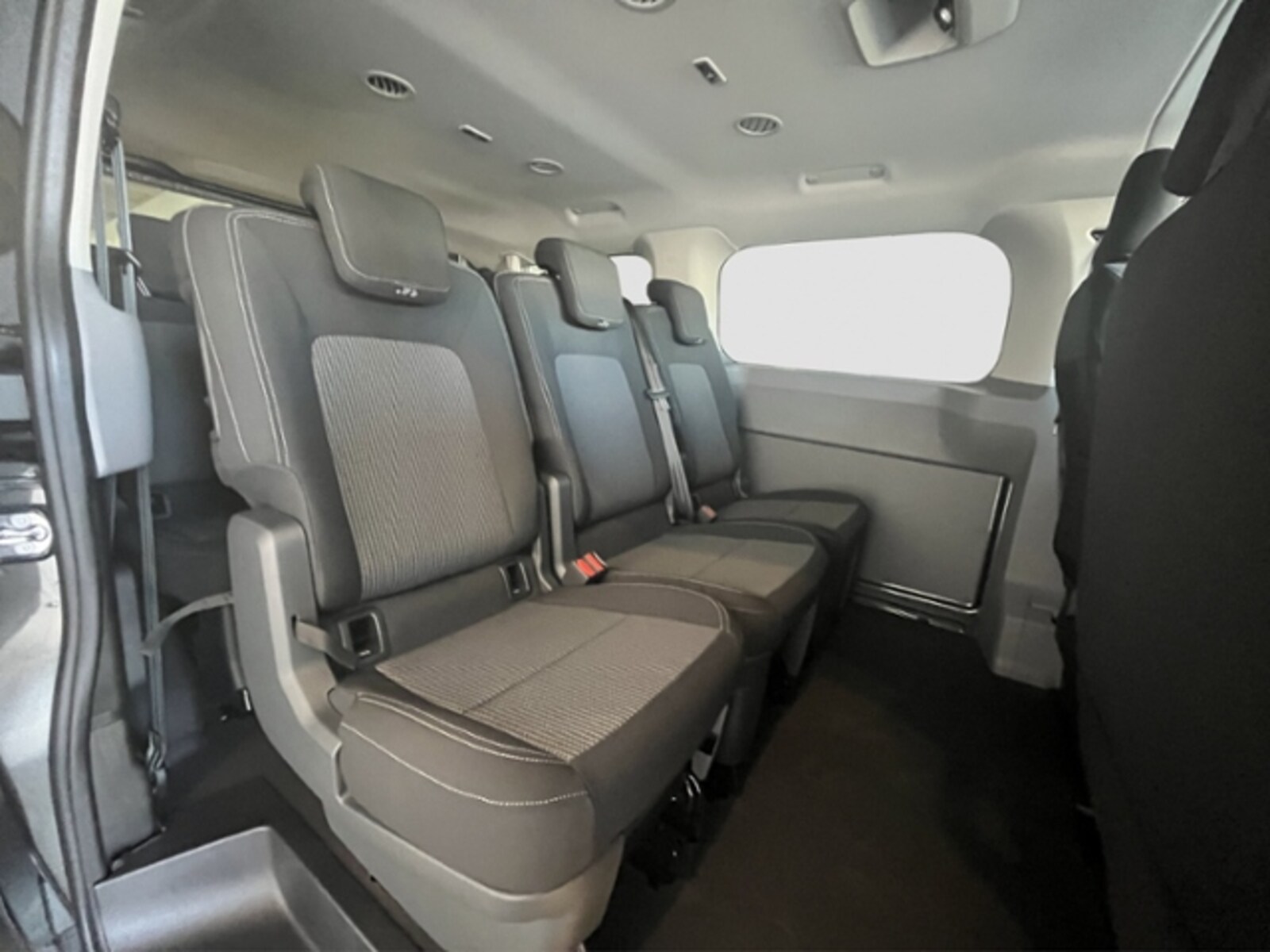 Volkswagen Transporter Kombi kurzer Radstand – Bild 17