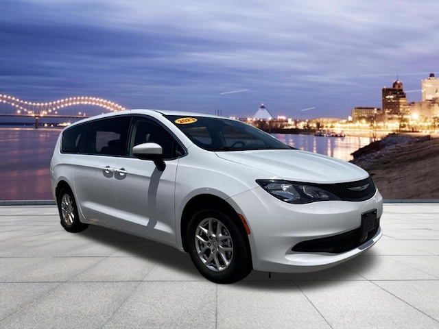 2023 Chrysler Voyager