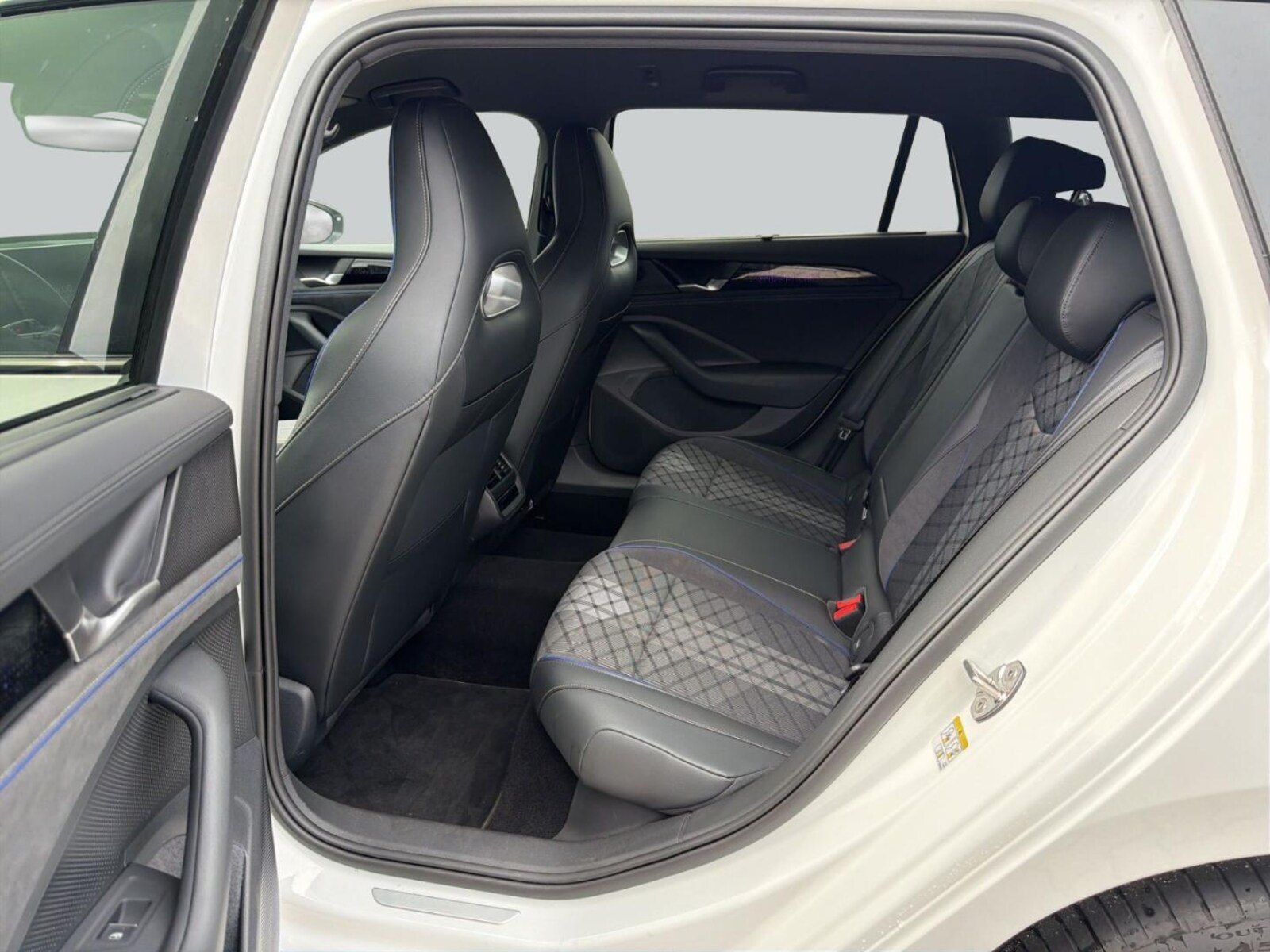 Volkswagen Passat – Bild 11