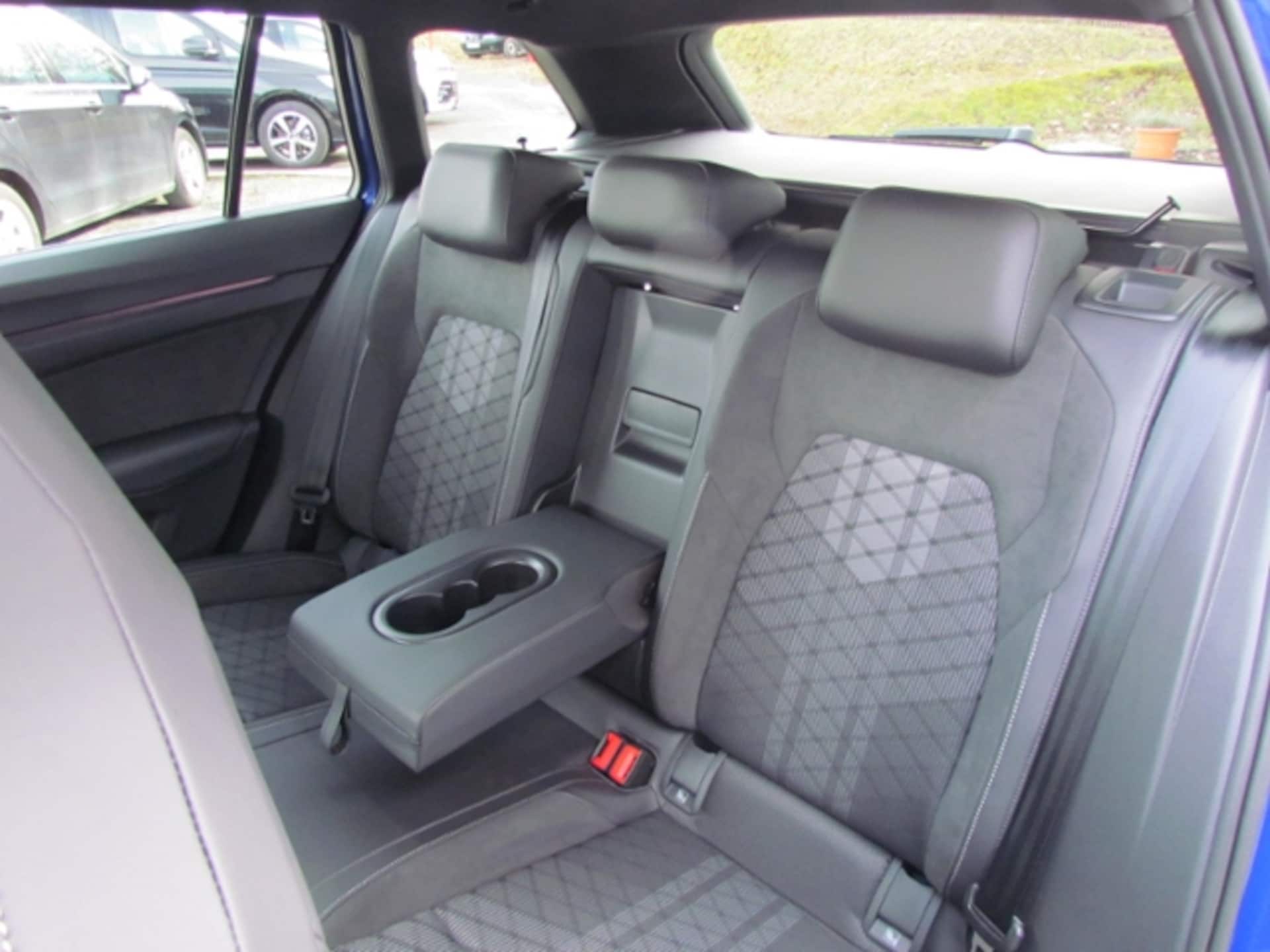 Volkswagen Golf Variant R-Line