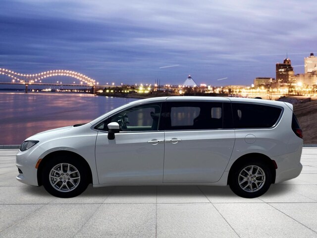 2023 Chrysler Voyager