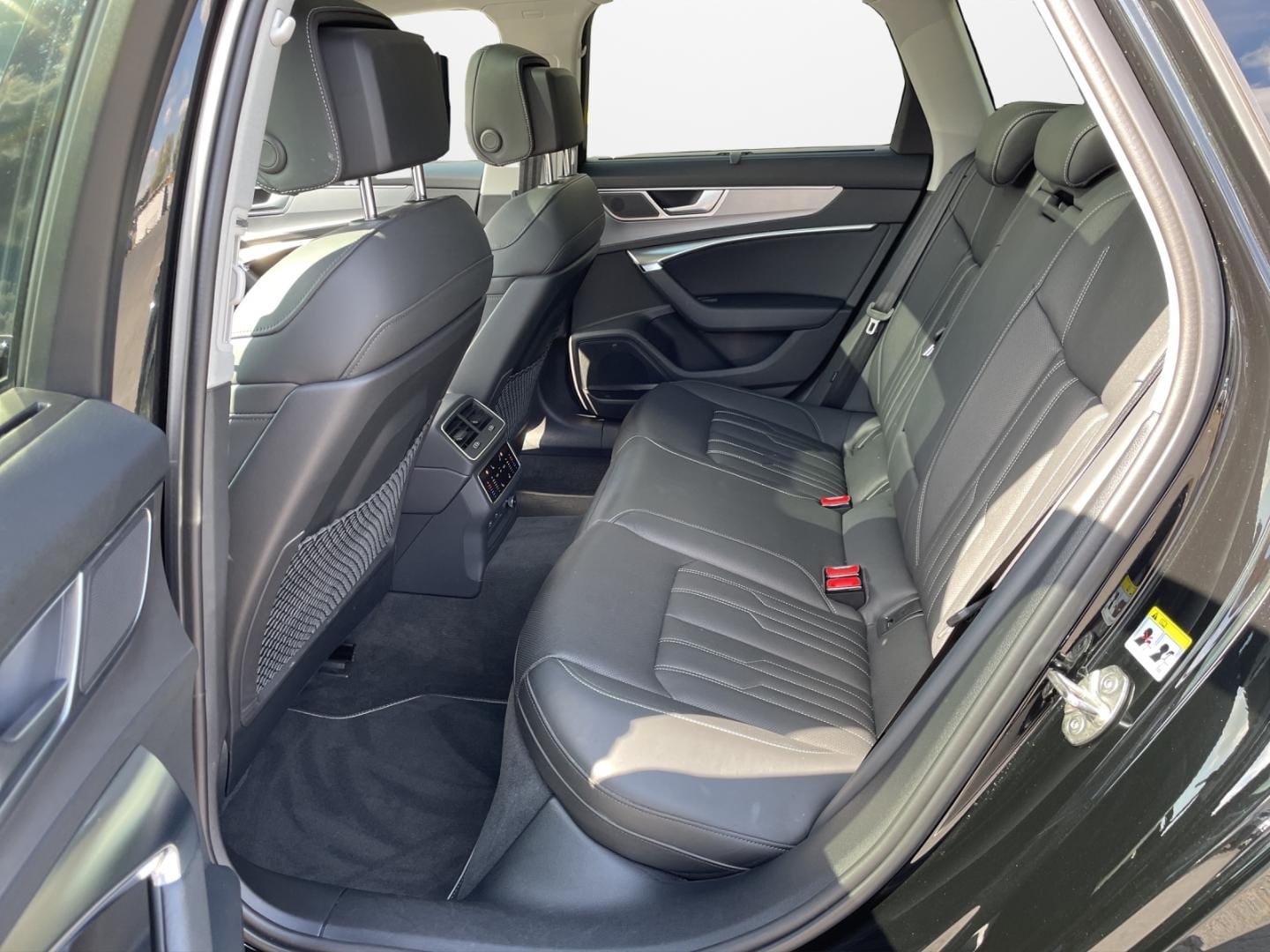Bild über Audi A6 Avant TFSI e S line 55 TFSI e quattro S tronic - für weitere Informationen kontaktieren Sie den Audi Partner