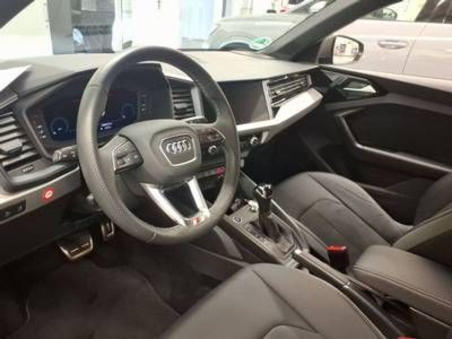 Bild über Audi A1 Sportback S line 25 TFSI S tronic - für weitere Informationen kontaktieren Sie den Audi Partner