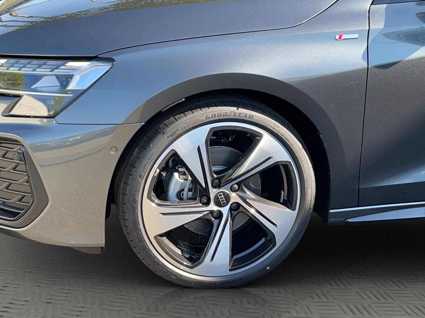 Bild über Audi A3 Sportback S line 35 TFSI S tronic - für weitere Informationen kontaktieren Sie den Audi Partner
