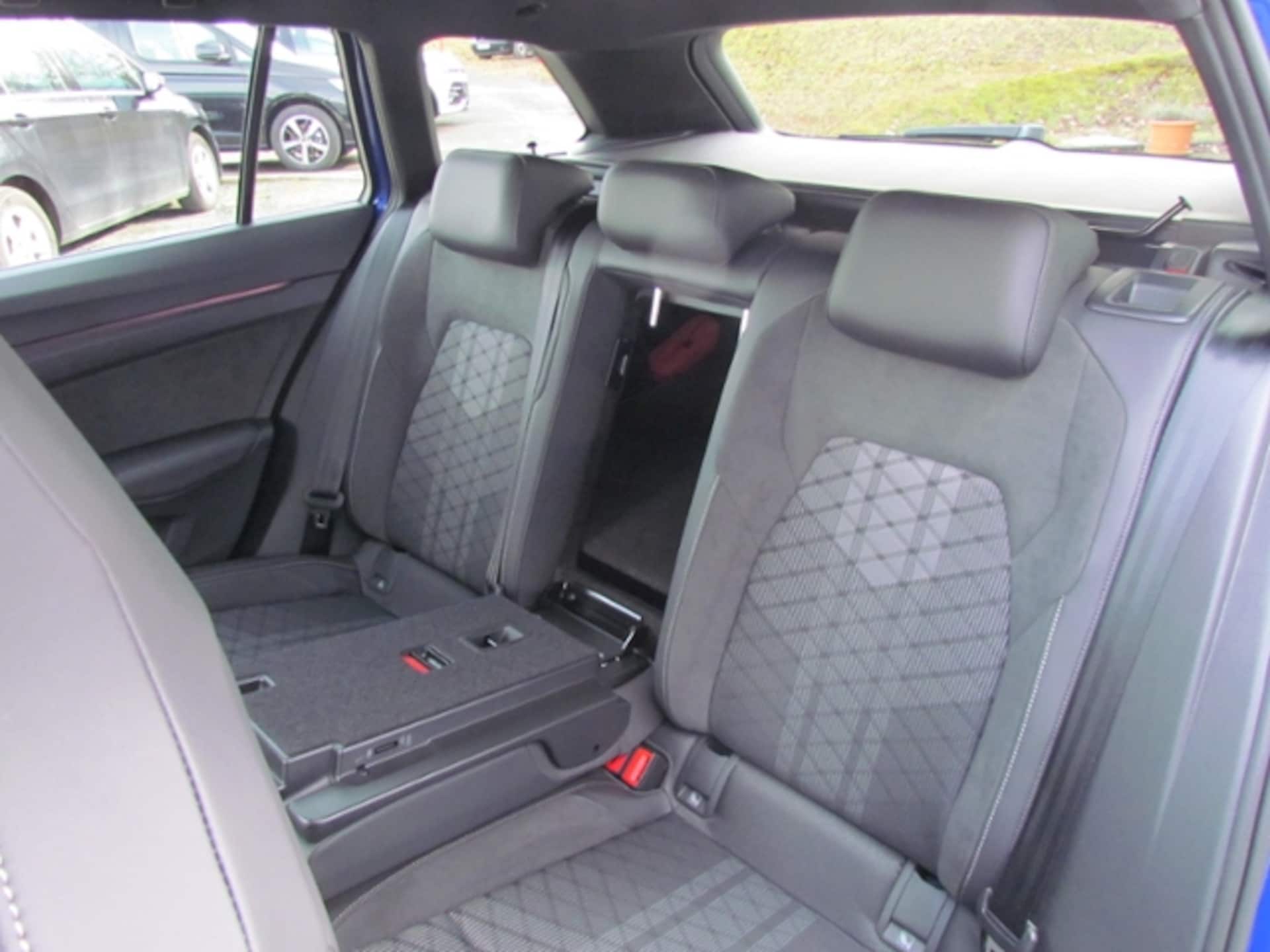 Volkswagen Golf Variant R-Line