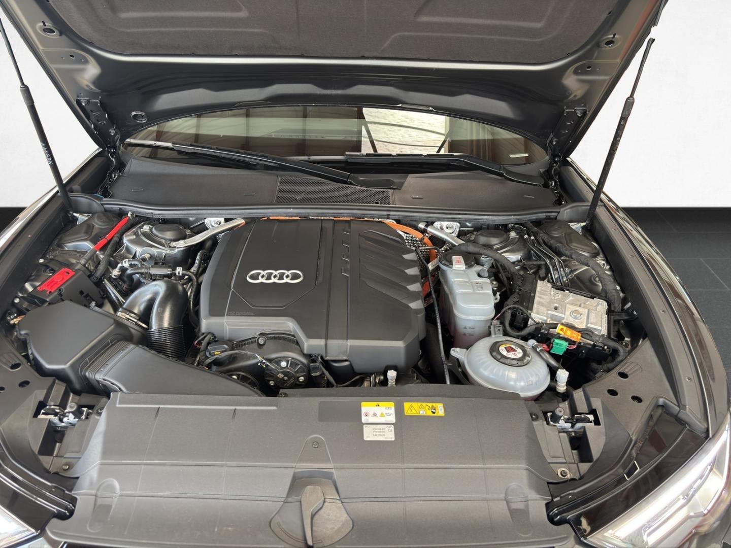 Bild über Audi A6 Avant TFSI e S line 50 TFSI e quattro S tronic - für weitere Informationen kontaktieren Sie den Audi Partner