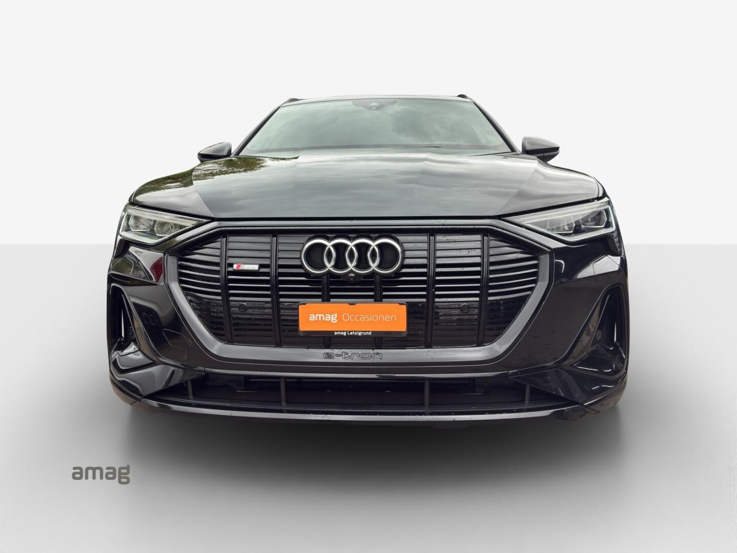 Bild über Audi e-tron Black Edition S line 55 quattro 300,00 kW - for more details contact your dealer