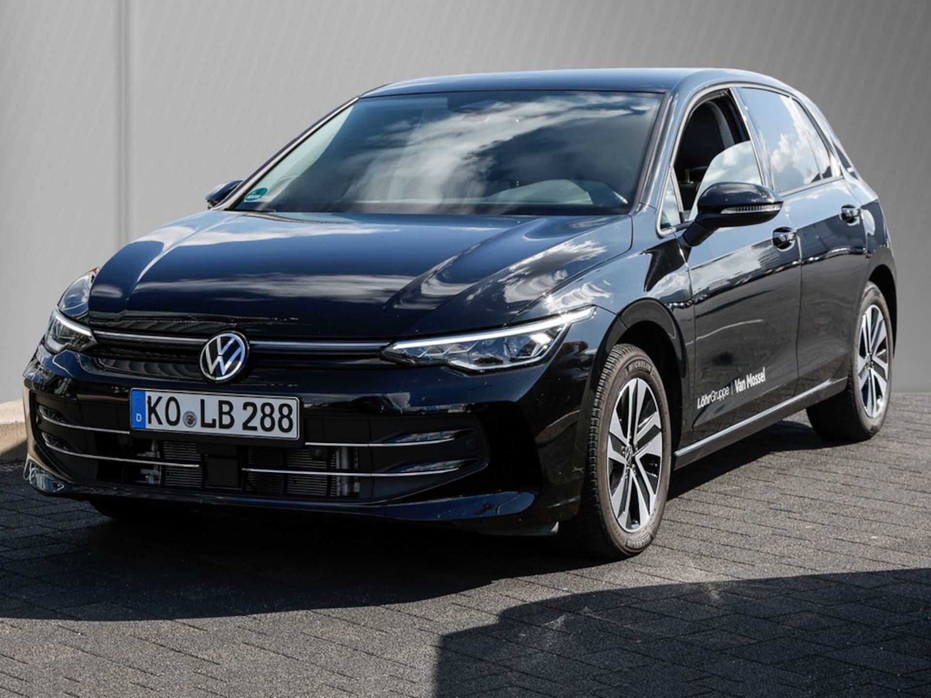 Volkswagen Golf — Volkswagen Golf Golf VIII 1.5 eTSI DSG Energy AHK/Navi/LEDPlus