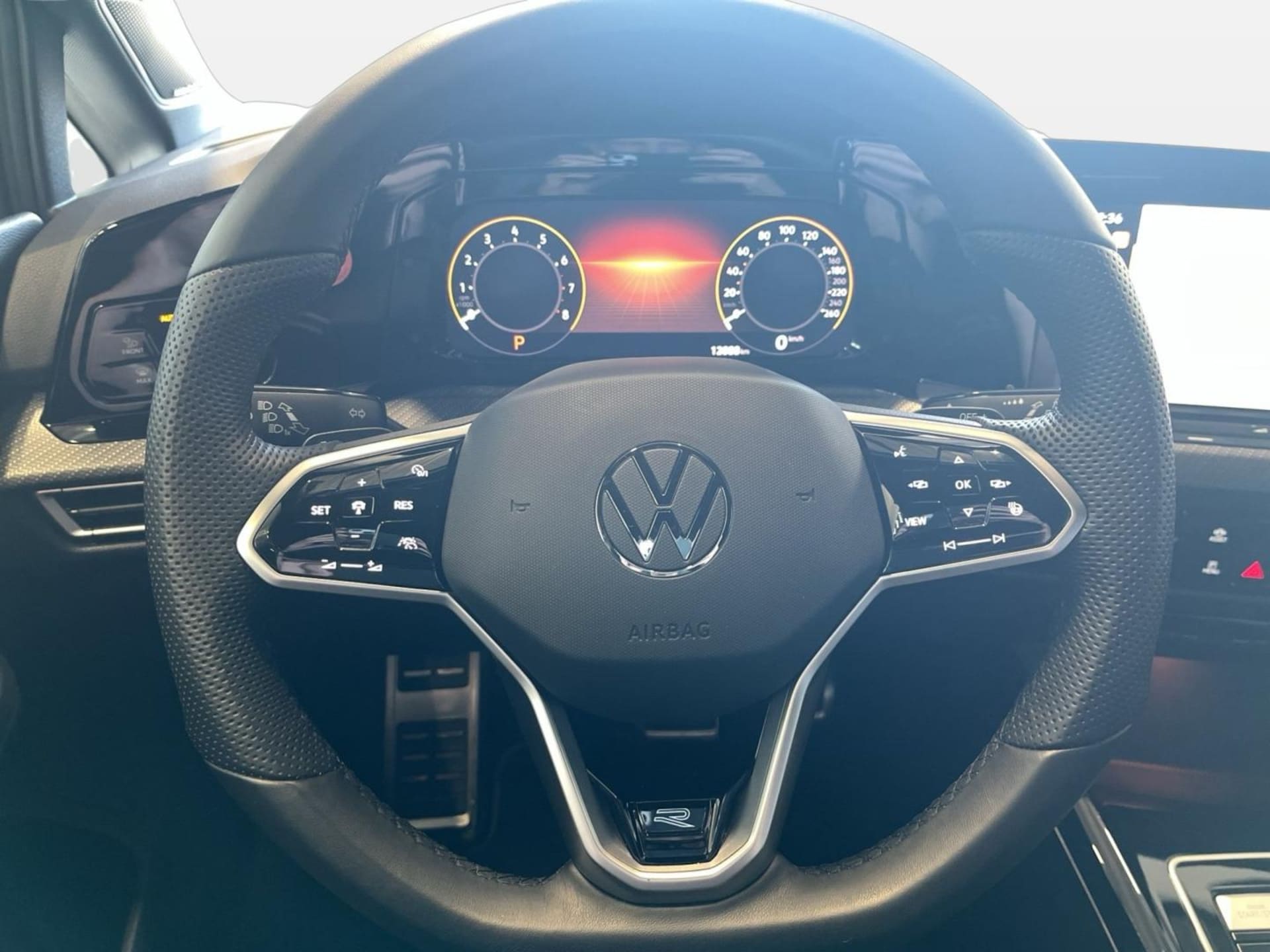 Volkswagen Golf R-Line