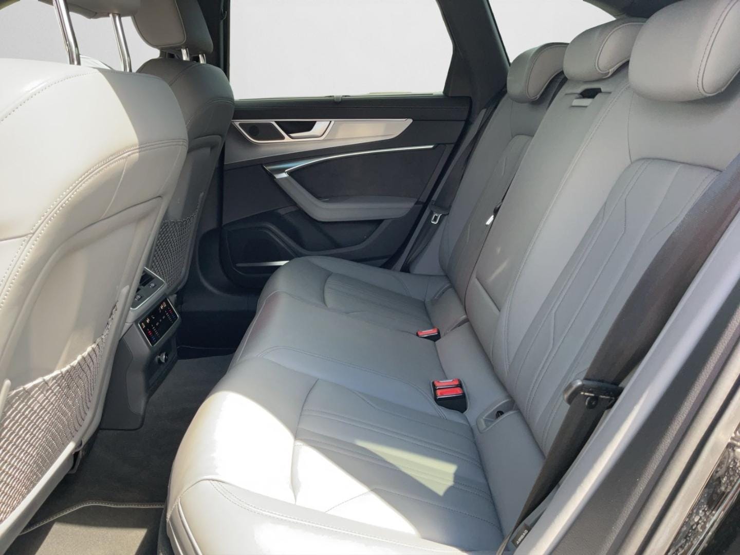 Bild über Audi S6 Avant TDI quattro tiptronic - für weitere Informationen kontaktieren Sie den Audi Partner