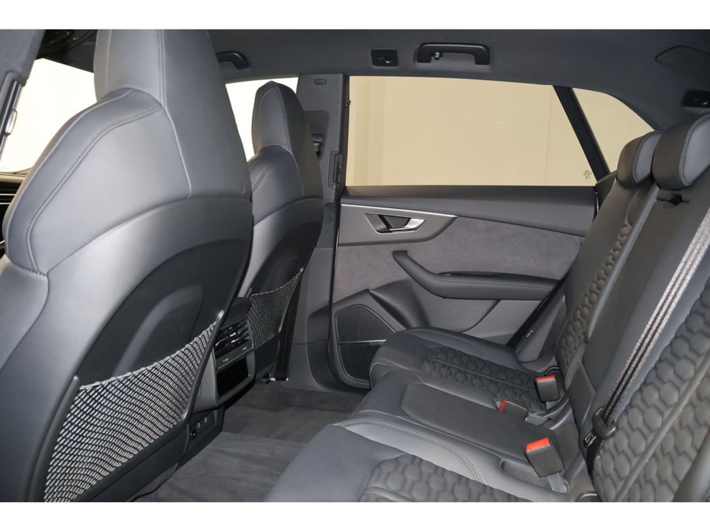 Bild über Audi RS Q8 SUV TFSI quattro 441 kW tiptronic - für weitere Informationen kontaktieren Sie den Audi Partner