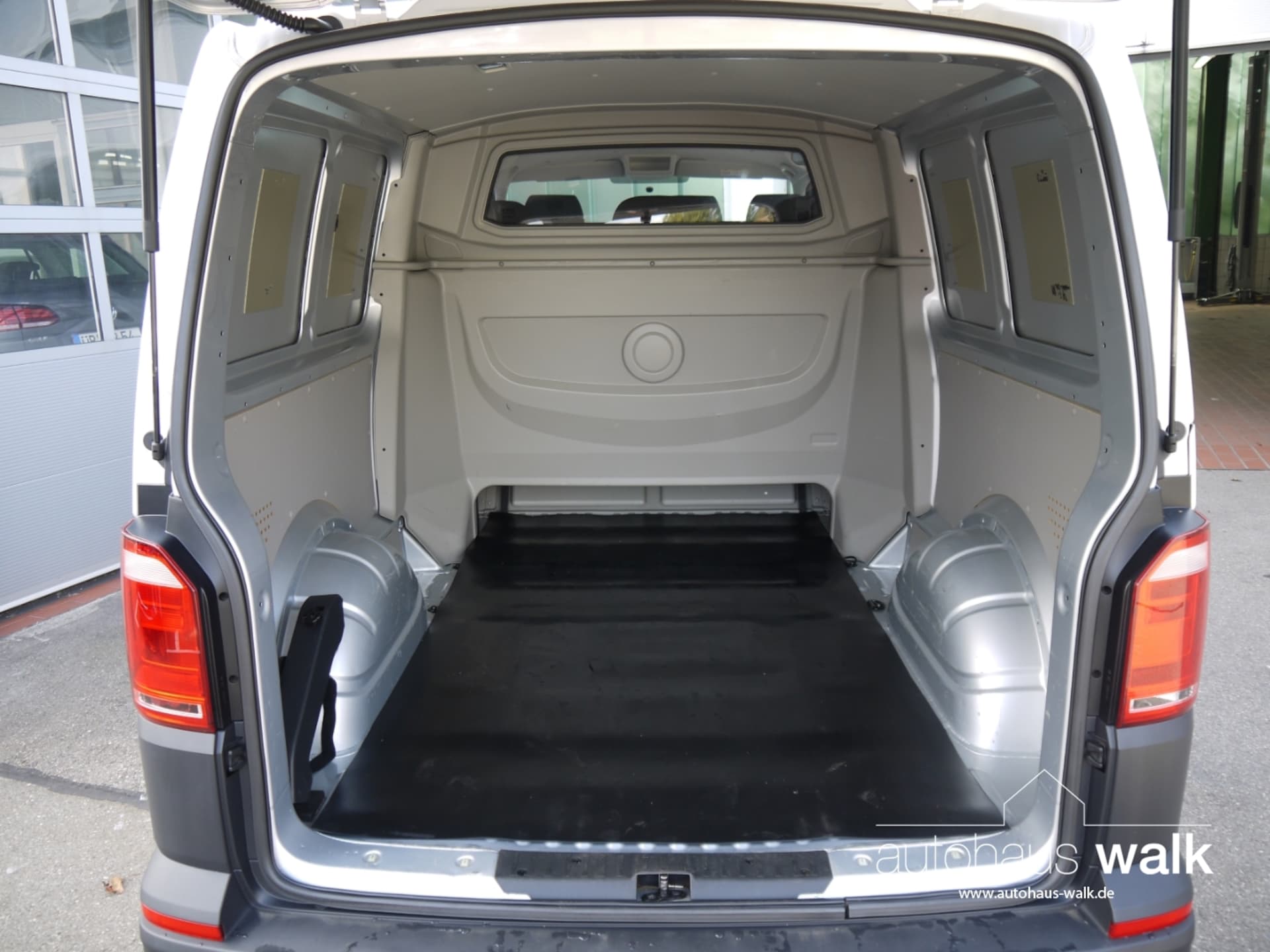 Volkswagen T6 Transporter Kasten langer Radstand