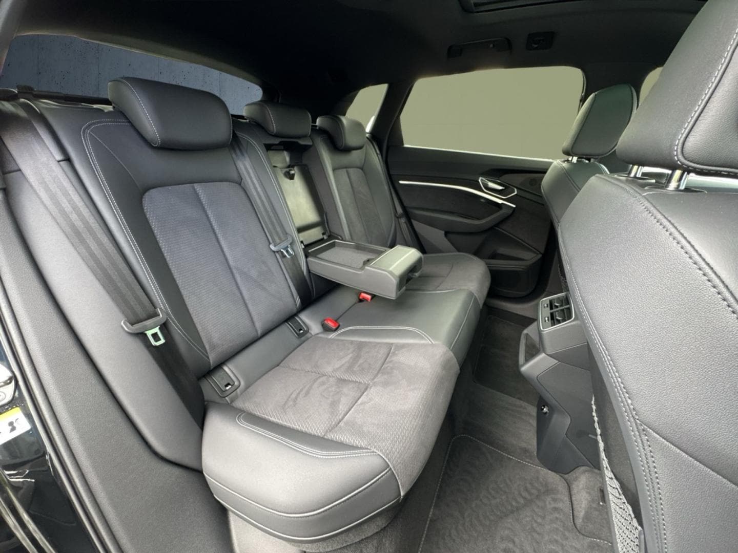 Bild über Audi Q8 e-tron S line 50 e-tron quattro 250 kW - für weitere Informationen kontaktieren Sie den Audi Partner