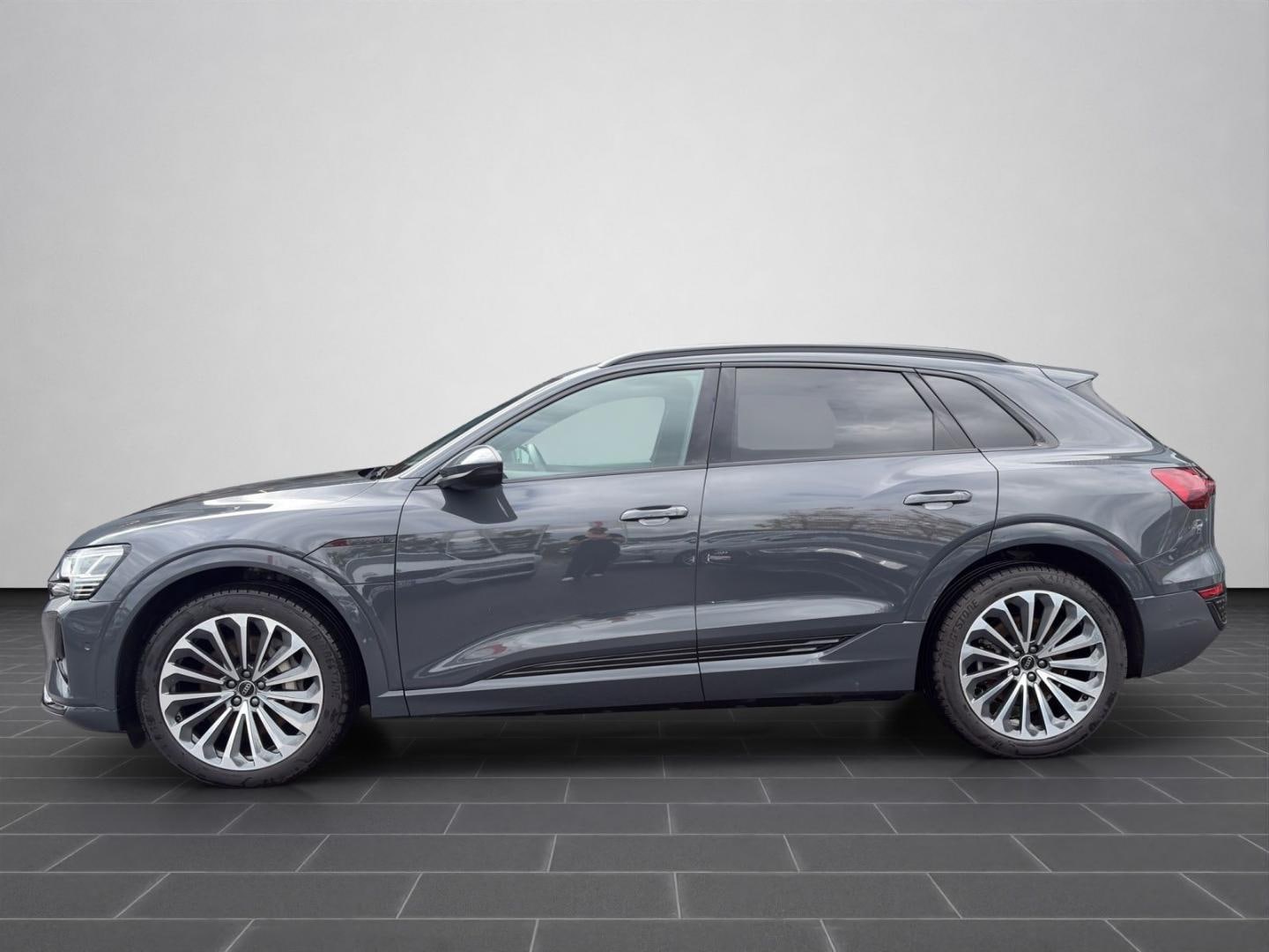 Bild über Audi Q8 e-tron advanced 50 e-tron quattro - für weitere Informationen kontaktieren Sie den Audi Partner