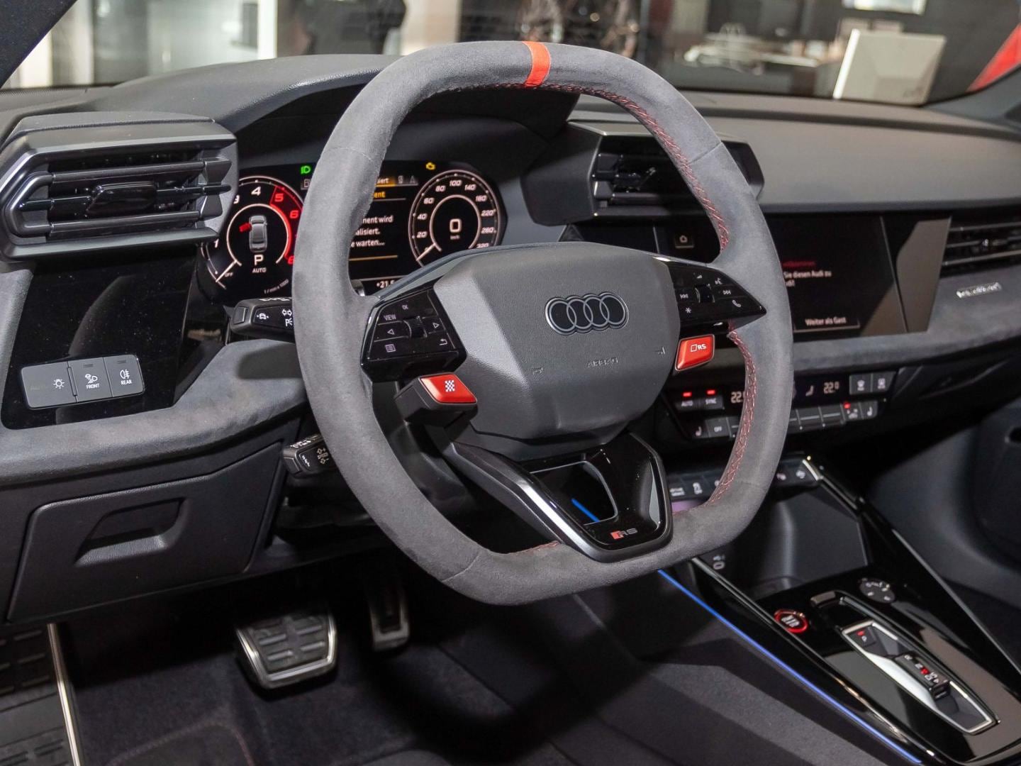 Bild über Audi RS 3 Limousine TFSI quattro 294 kW S tronic - für weitere Informationen kontaktieren Sie den Audi Partner
