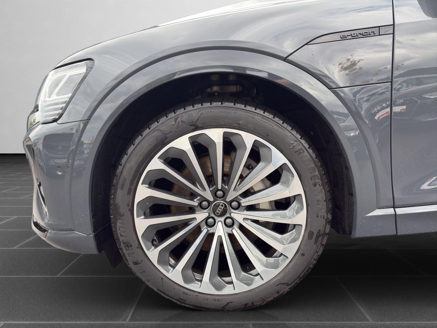 Bild über Audi Q8 e-tron advanced 50 e-tron quattro - für weitere Informationen kontaktieren Sie den Audi Partner