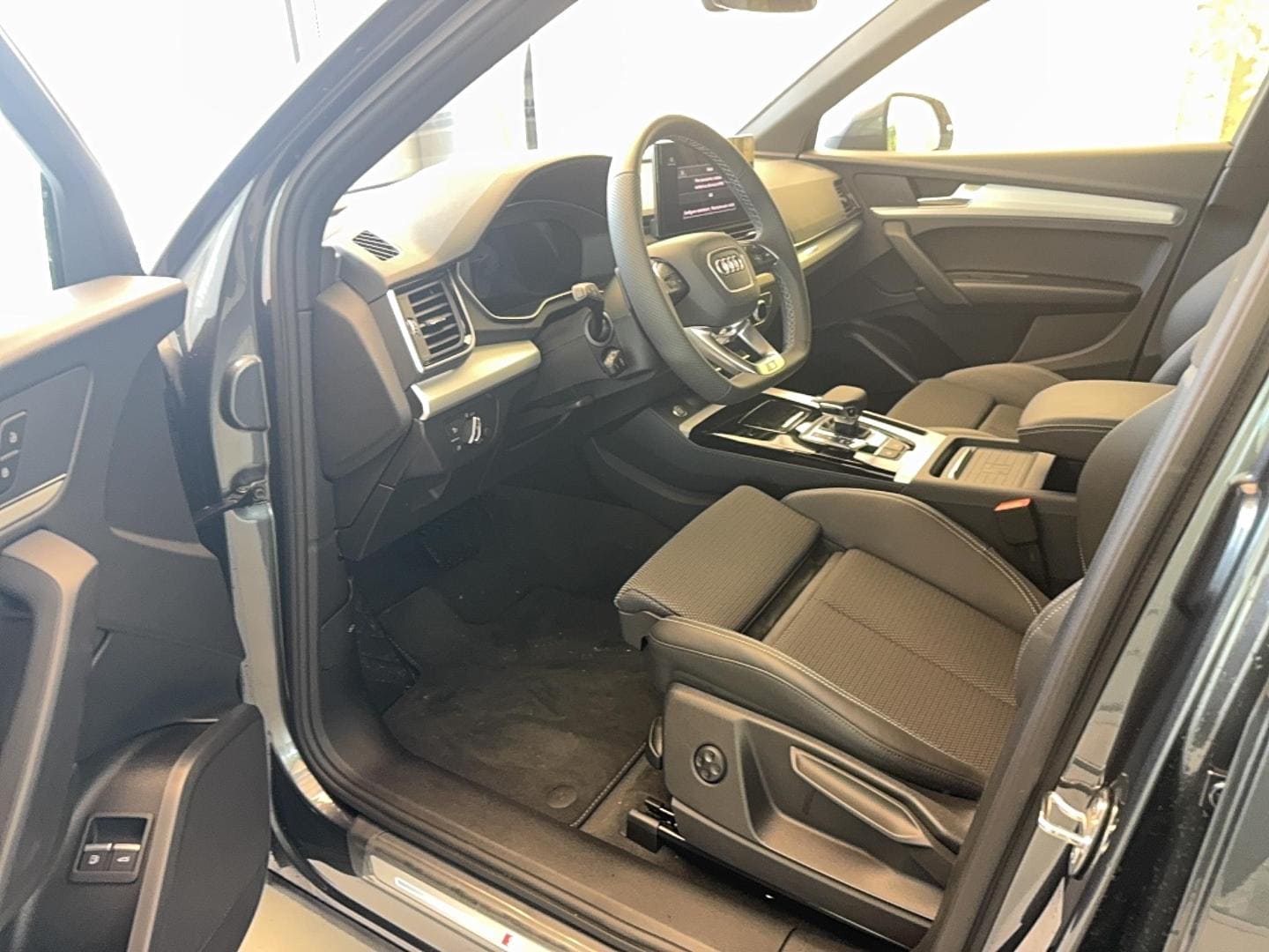 Image about Audi Q5 Sportback TFSI e S line 55 TFSI e Hybride rechargeable quattro270(367)kW(ch)S tronic