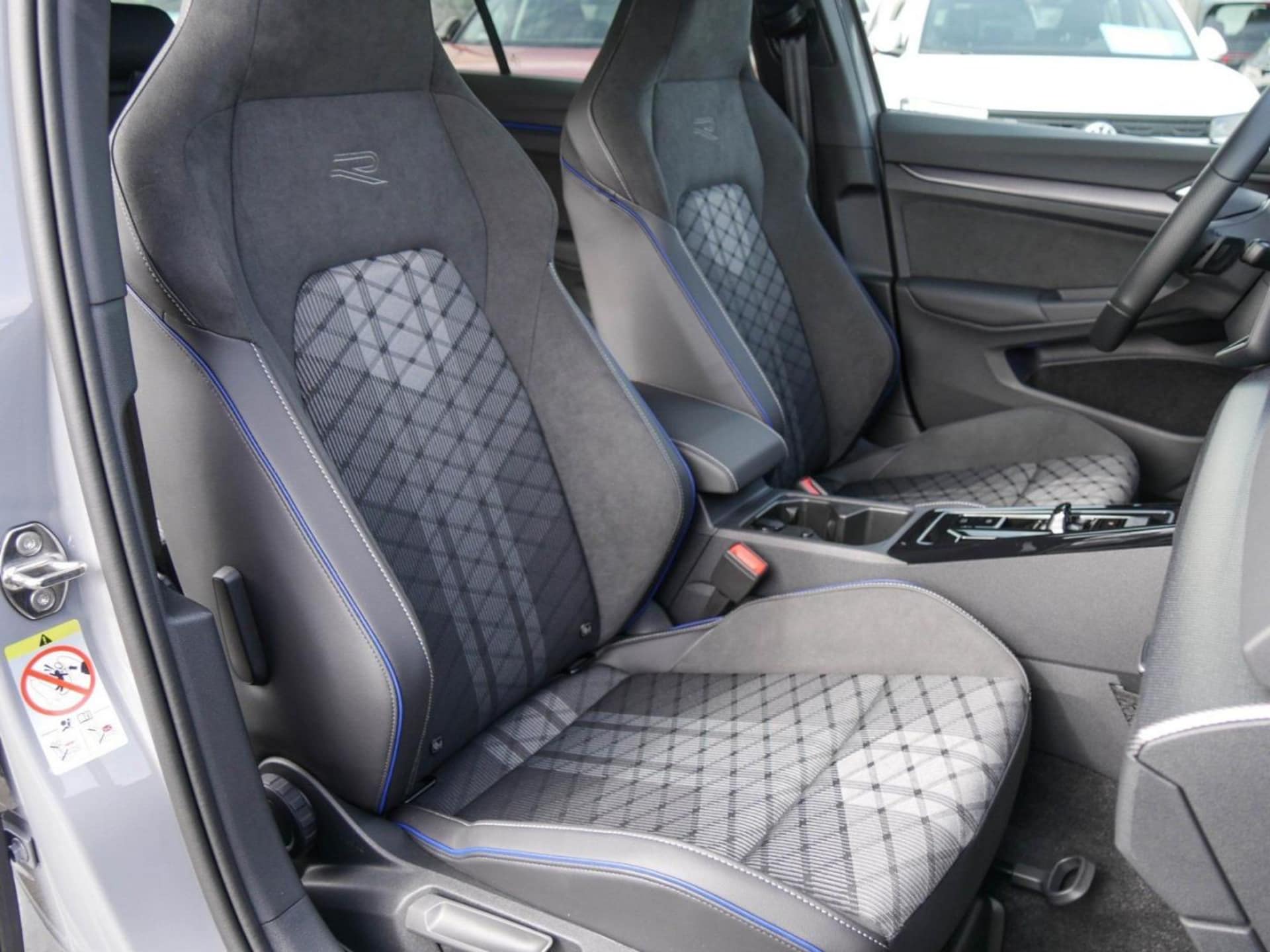Volkswagen Golf R-Line