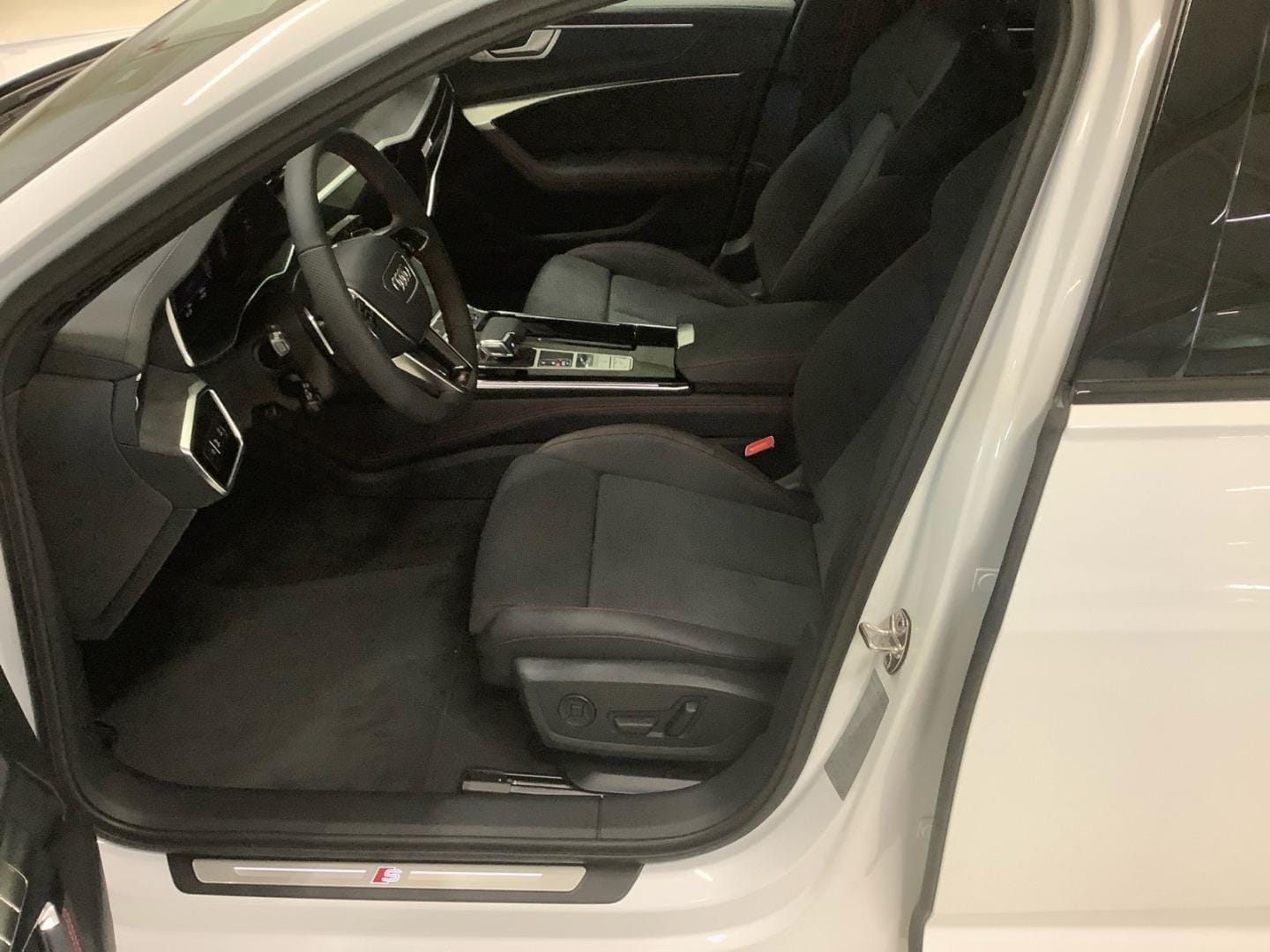Bild über Audi A6 Avant S line 55 TFSI quattro S tronic - für weitere Informationen kontaktieren Sie den Audi Partner