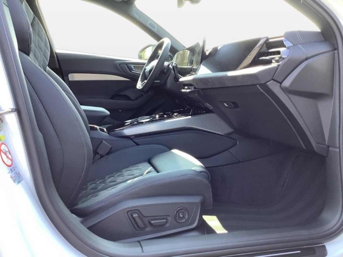Bild über Audi A5 Avant e-hybrid e-hybrid quattro 270 kW S tronic - für weitere Informationen kontaktieren Sie den Audi Partner