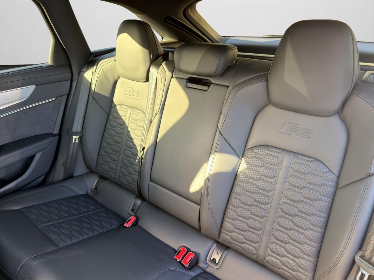Bild über Audi RS 6 Avant TFSI quattro tiptronic - für weitere Informationen kontaktieren Sie den Audi Partner