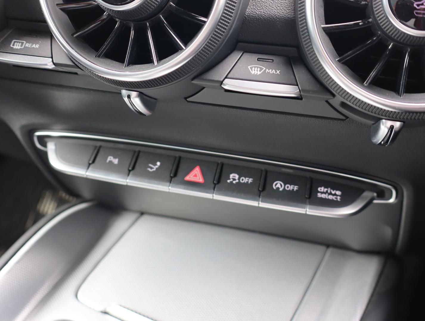 Audi TT Coupé 2.0 TFSI 169(230) kW(PS) S tronic for more details contact your dealer